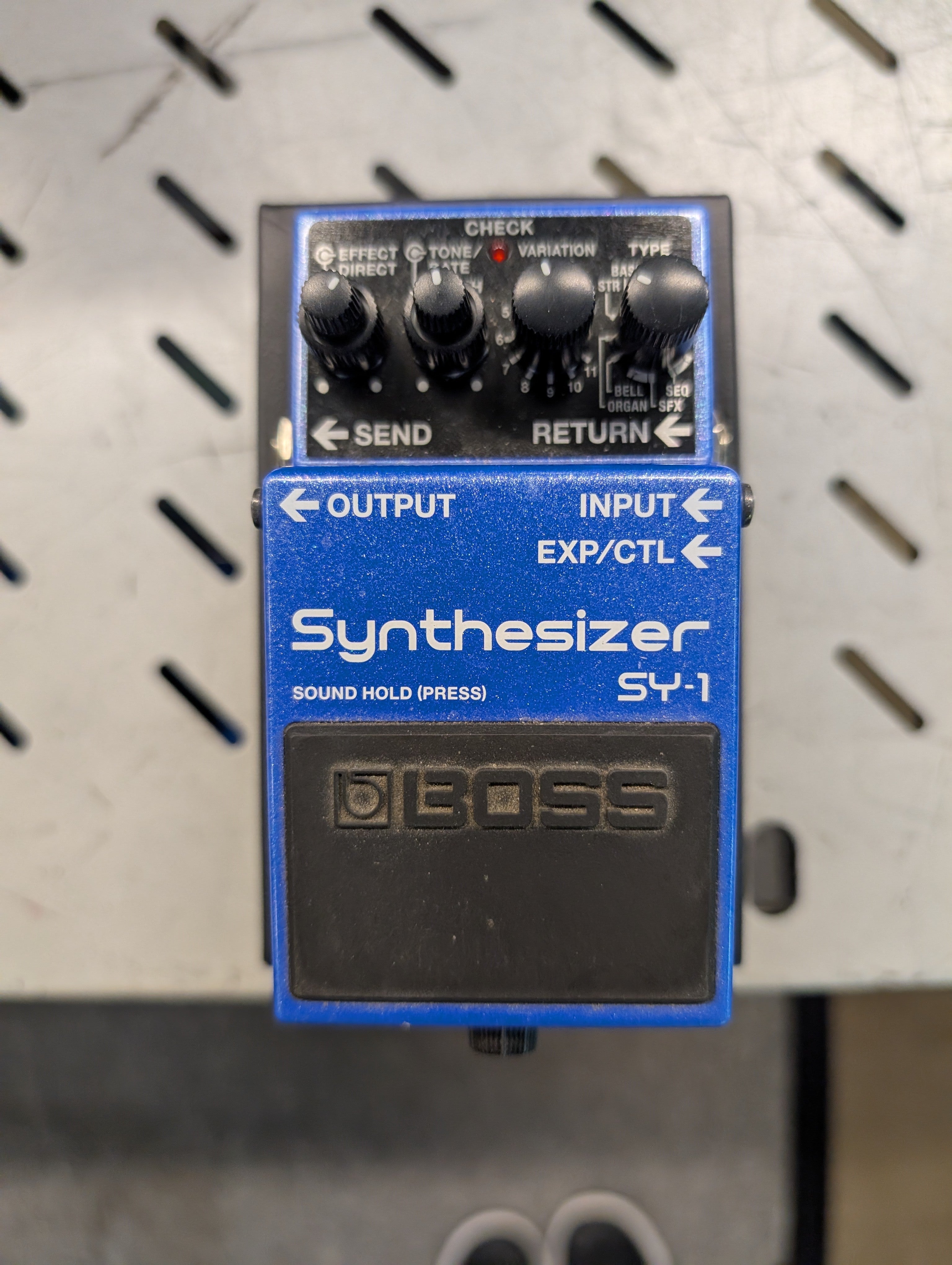 Boss SY-1