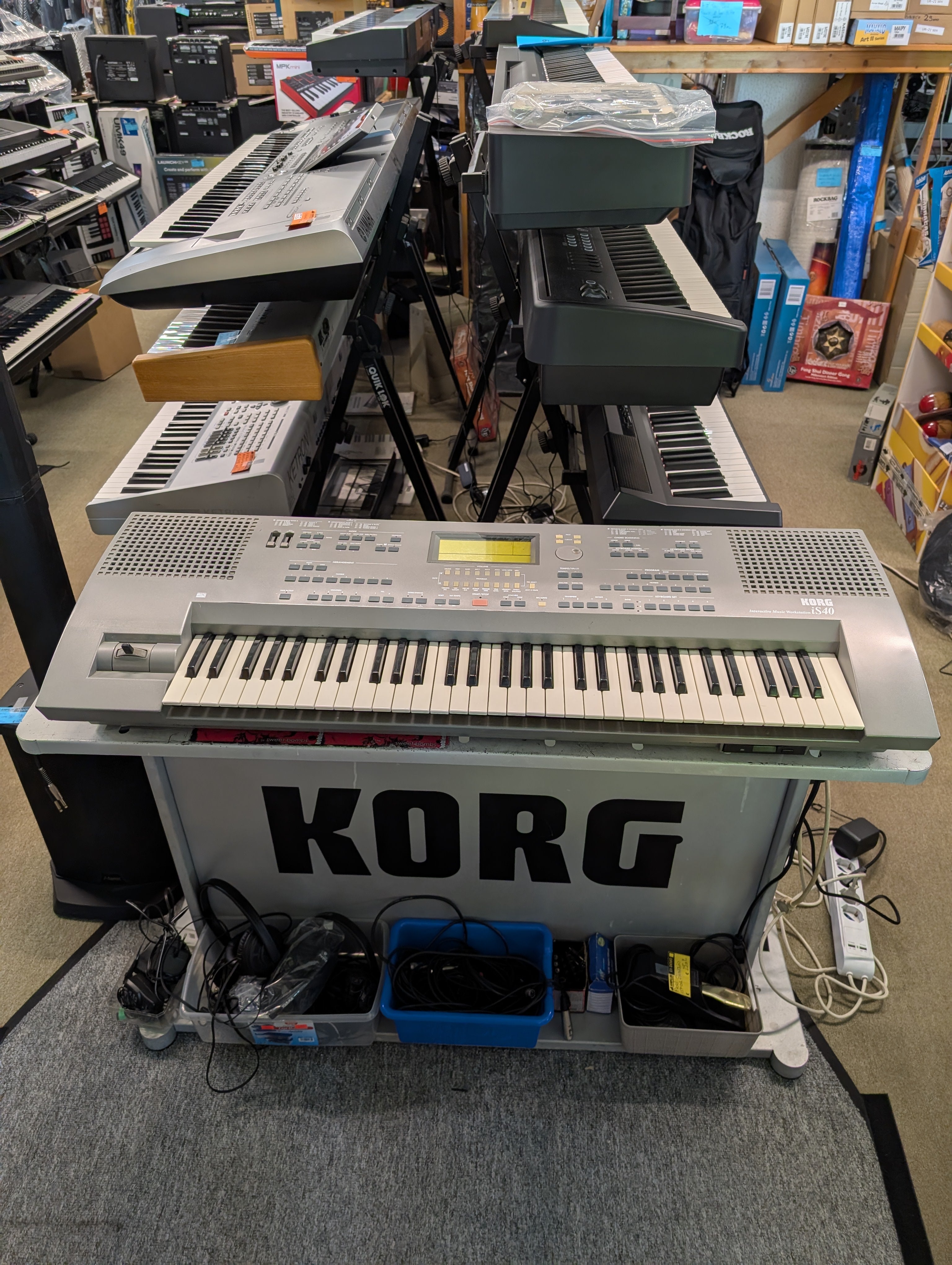 Korg IS40