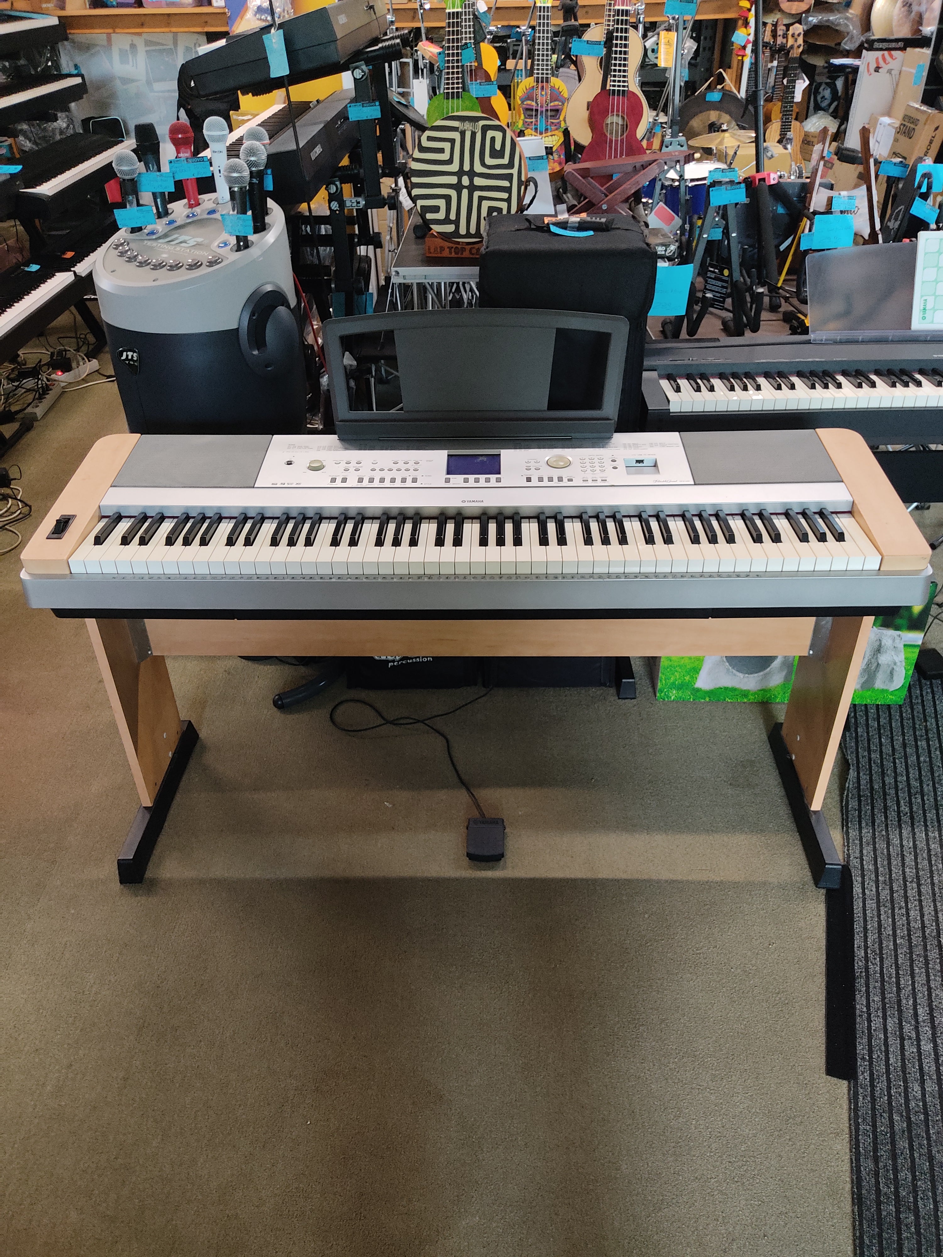 Yamaha DGX640