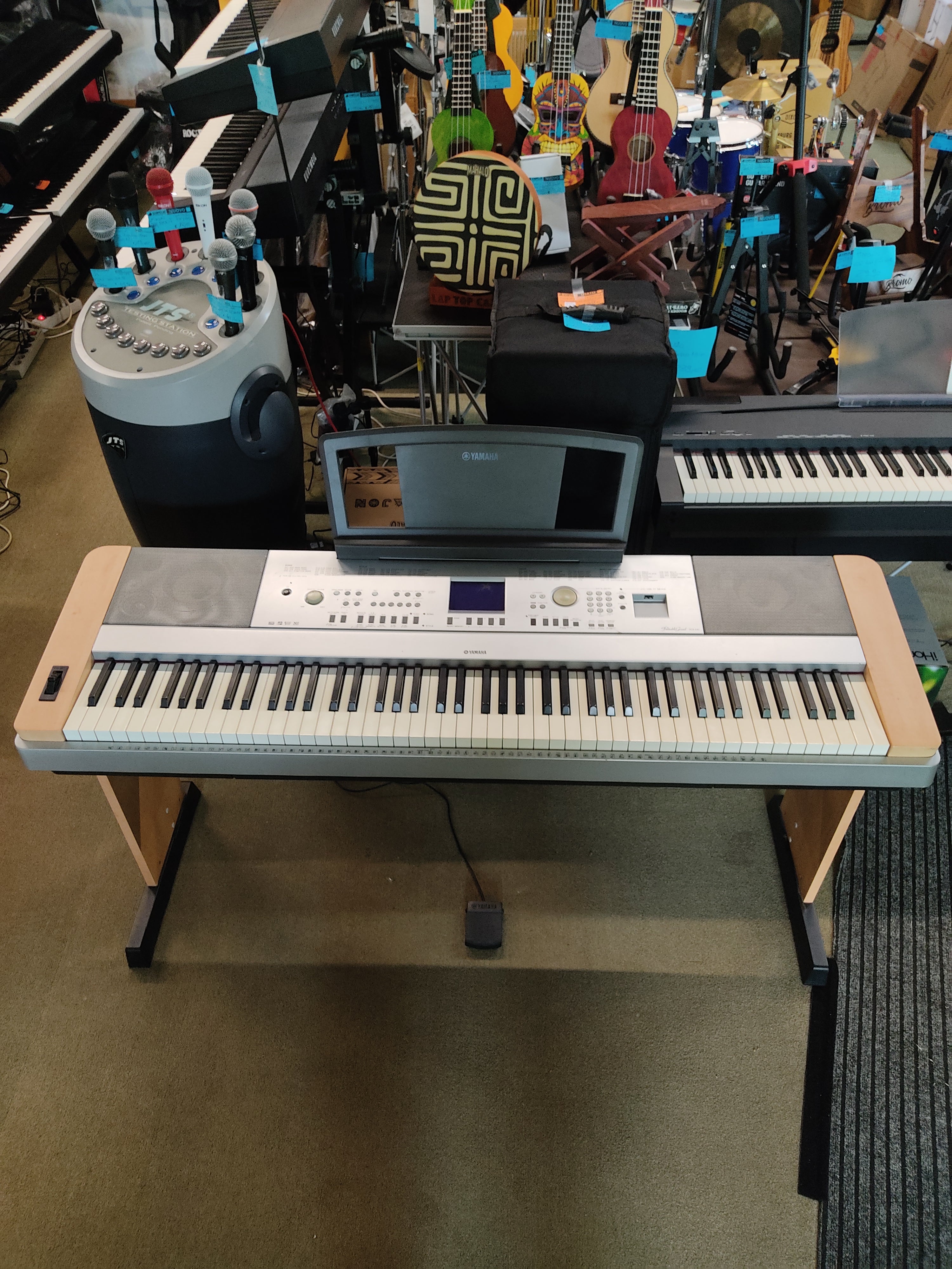 Yamaha DGX640