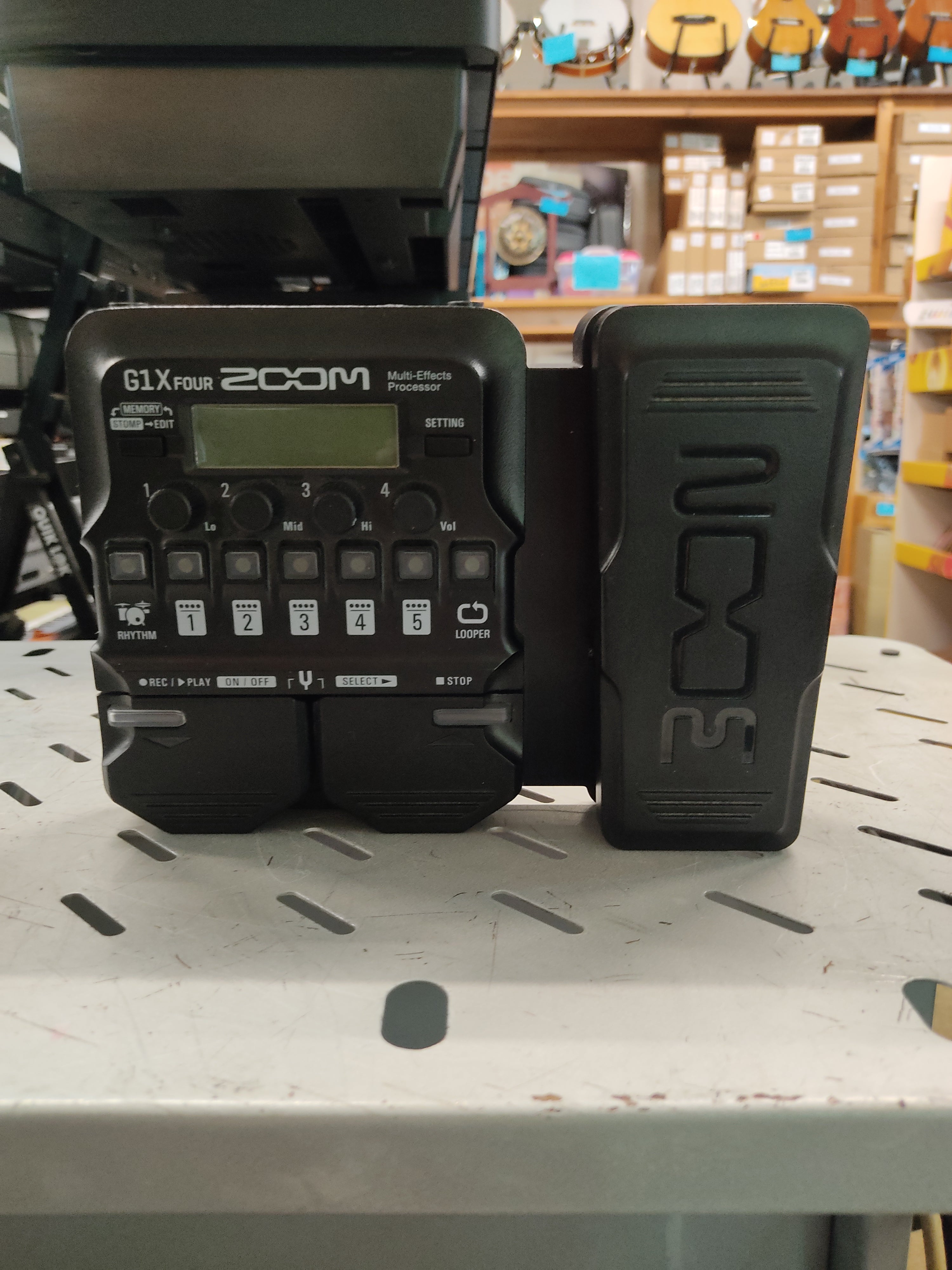 Zoom G1X Four