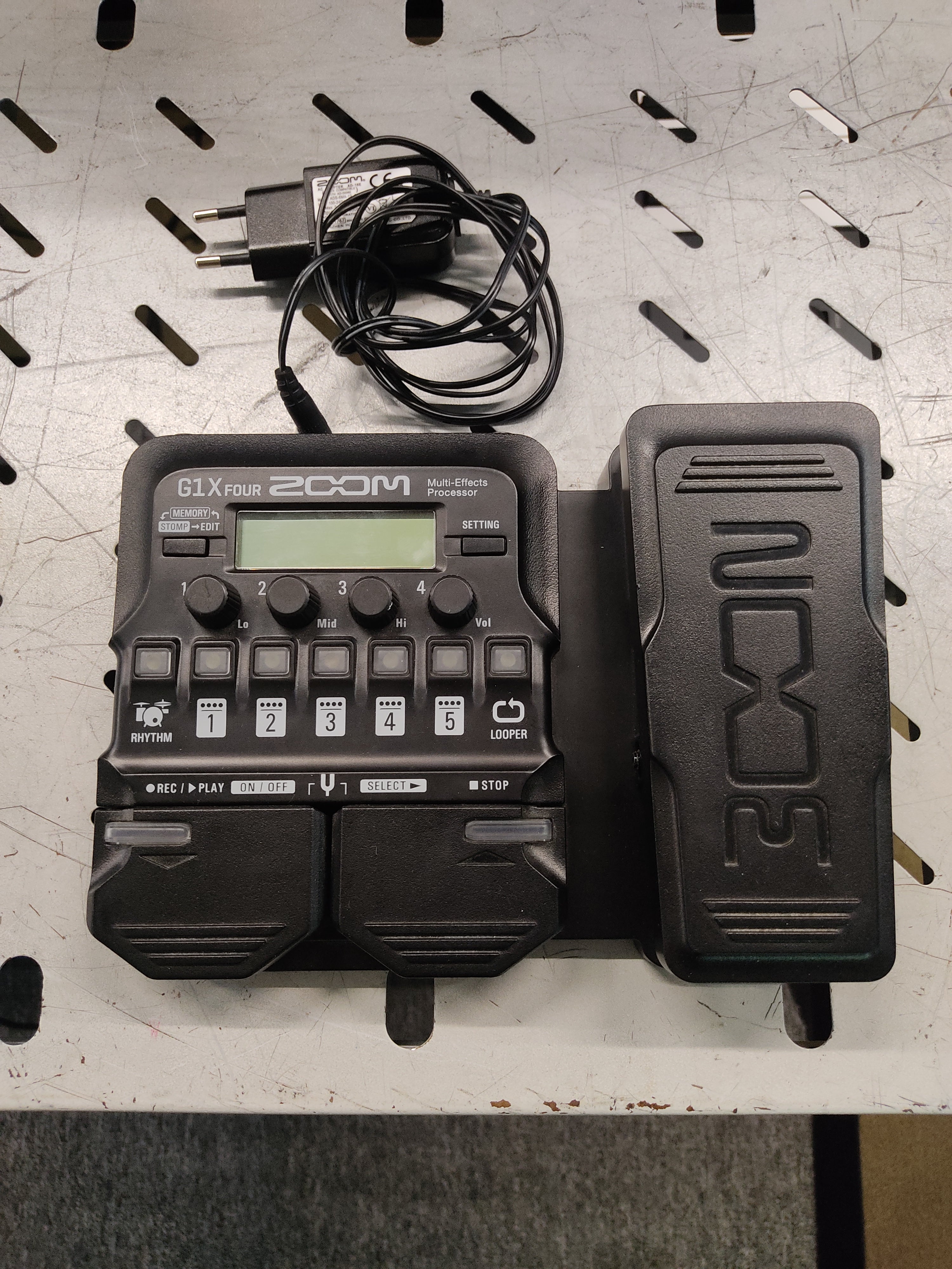 Zoom G1X Four